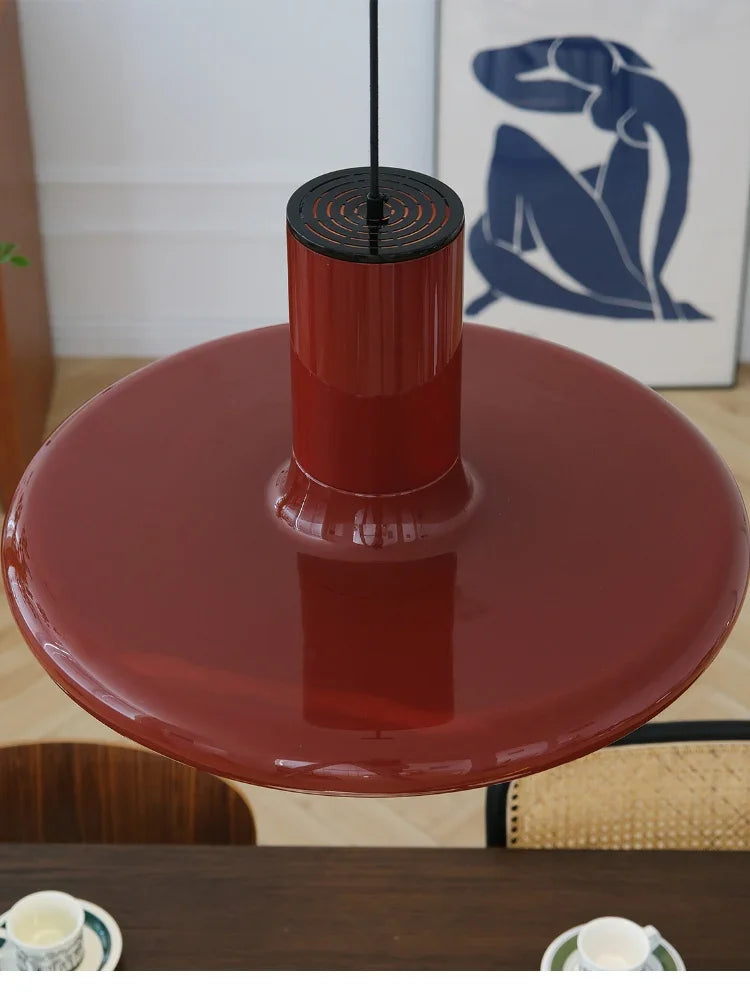 Norsk tittel: Nordisk sirkulær taklampe — Retro rød, stue/spisestue/soverom