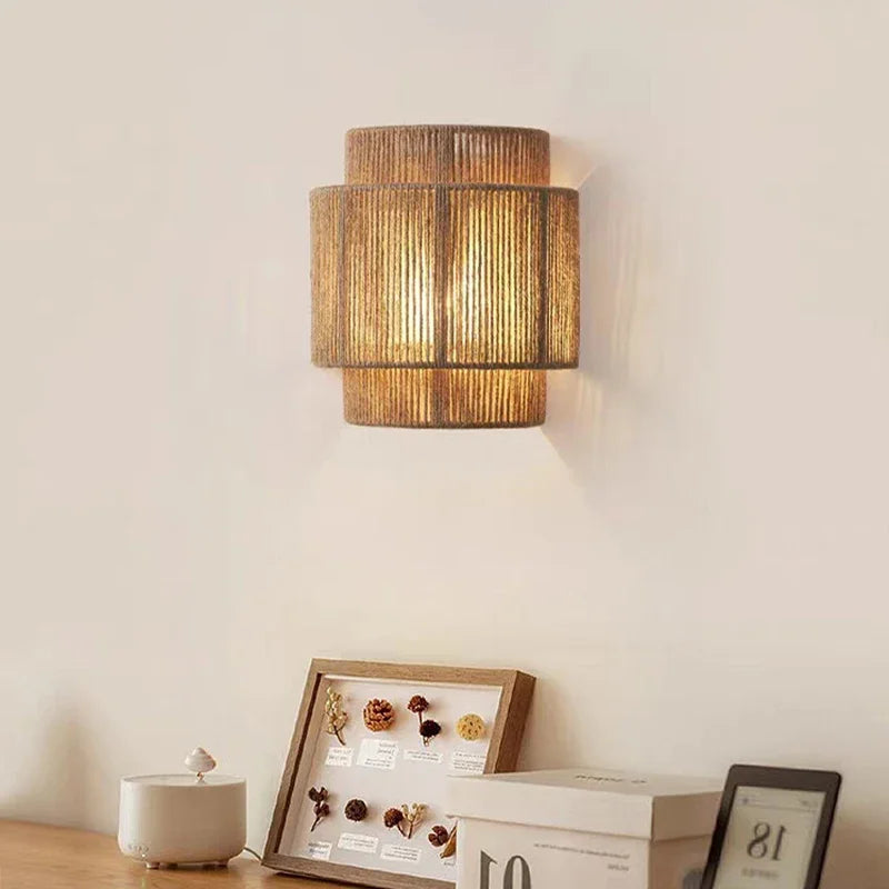Retro rattan vegglampe — E27 hampetau, stue/korridor