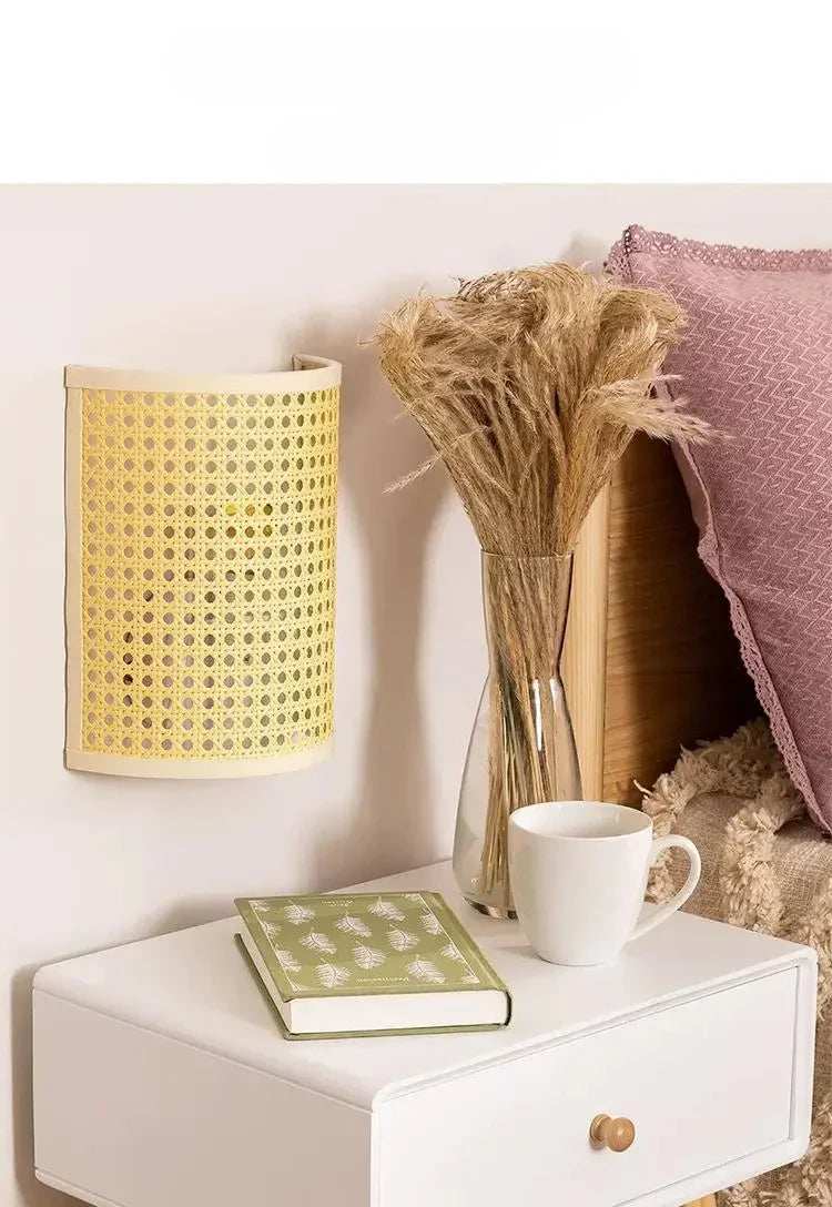 Rattan vegglampe — LED vegglykt stue/soverom