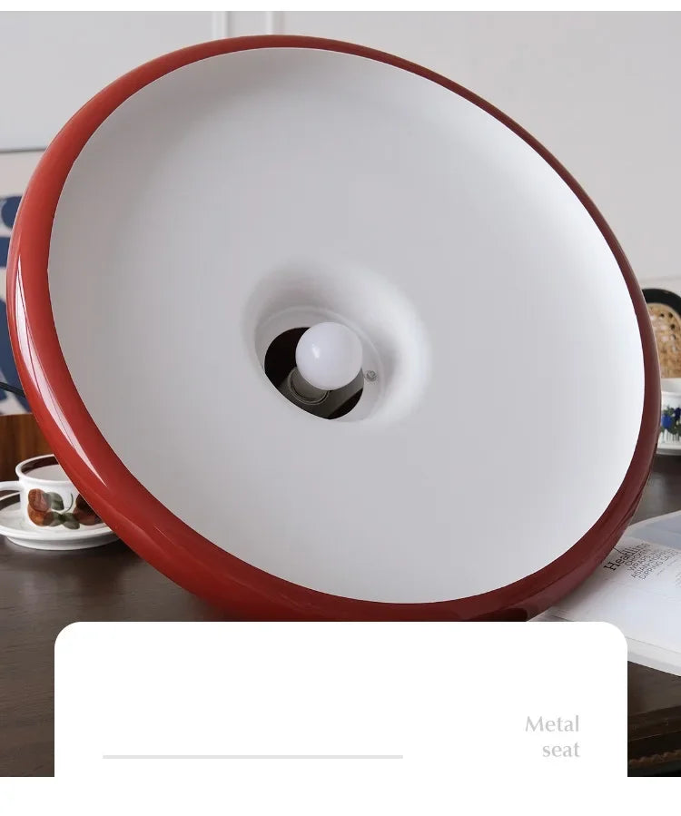 Norsk tittel: Nordisk sirkulær taklampe — Retro rød, stue/spisestue/soverom
