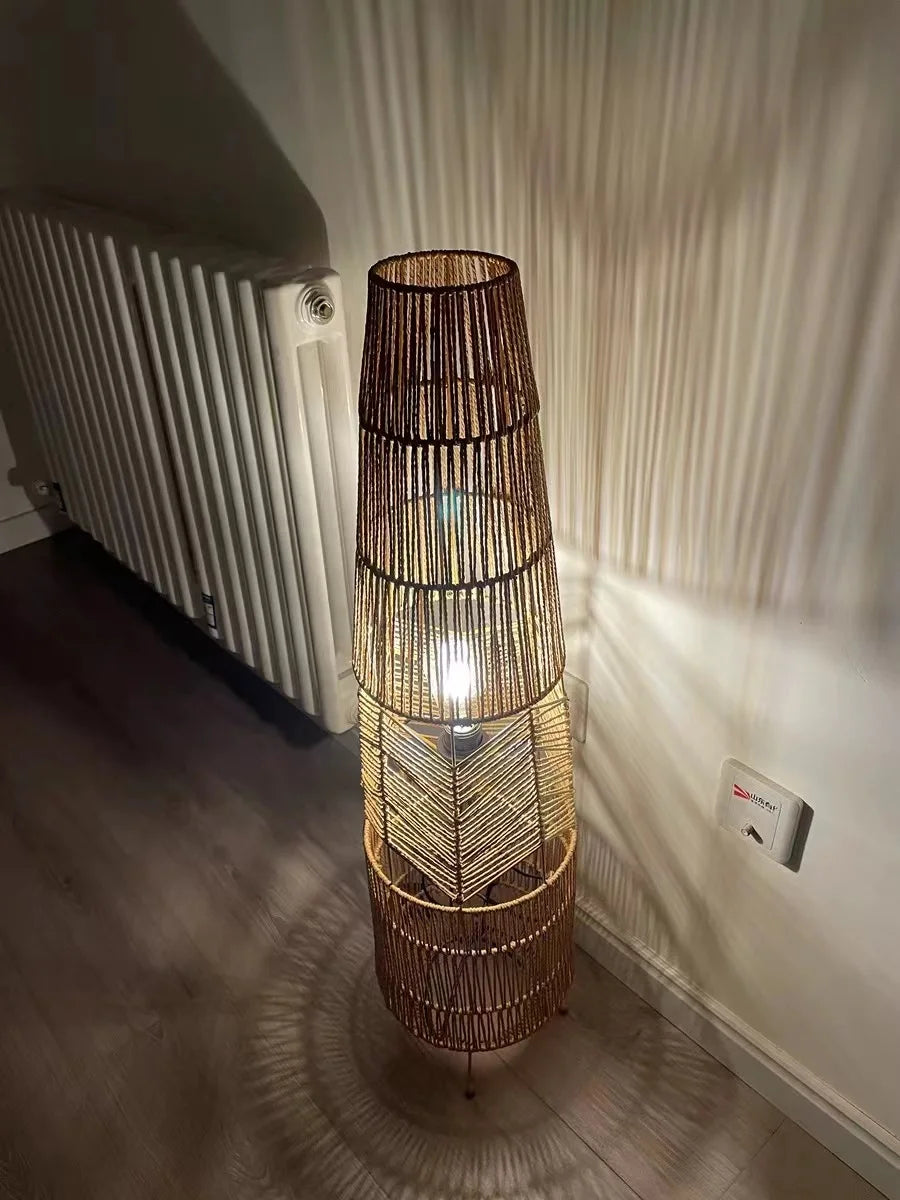 Wabi-Sabi gulvlampe med hampetau — Retro, vertikal (stue/soverom)