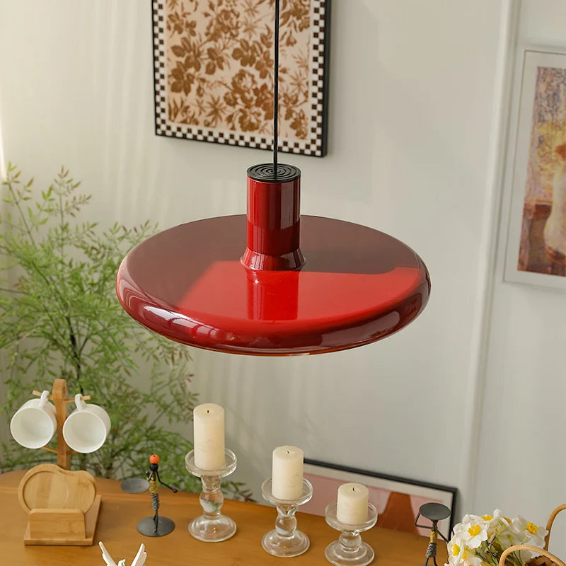 Norsk tittel: Nordisk sirkulær taklampe — Retro rød, stue/spisestue/soverom