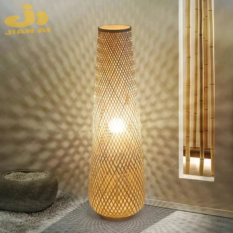 Japansk Wabi-Sabi gulvlampe — Håndvevd bambus, LED (stue/soverom/te-rom)