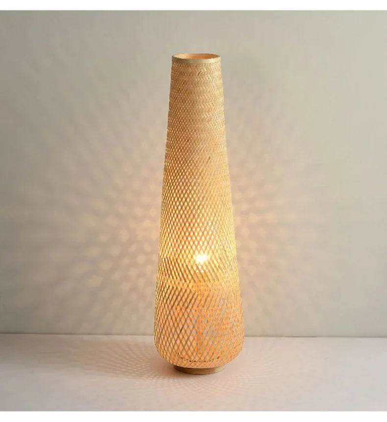 Japansk Wabi-Sabi gulvlampe — Håndvevd bambus, LED (stue/soverom/te-rom)