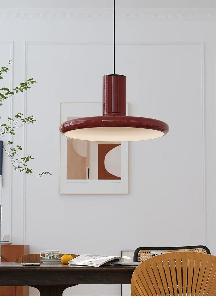 Norsk tittel: Nordisk sirkulær taklampe — Retro rød, stue/spisestue/soverom