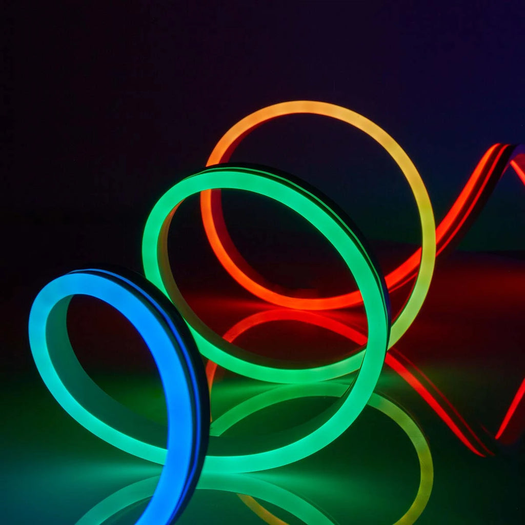 RGBIC Neon Flex LED-strip — 84 LEDs/m, Bluetooth, Musikksync, 12–24V