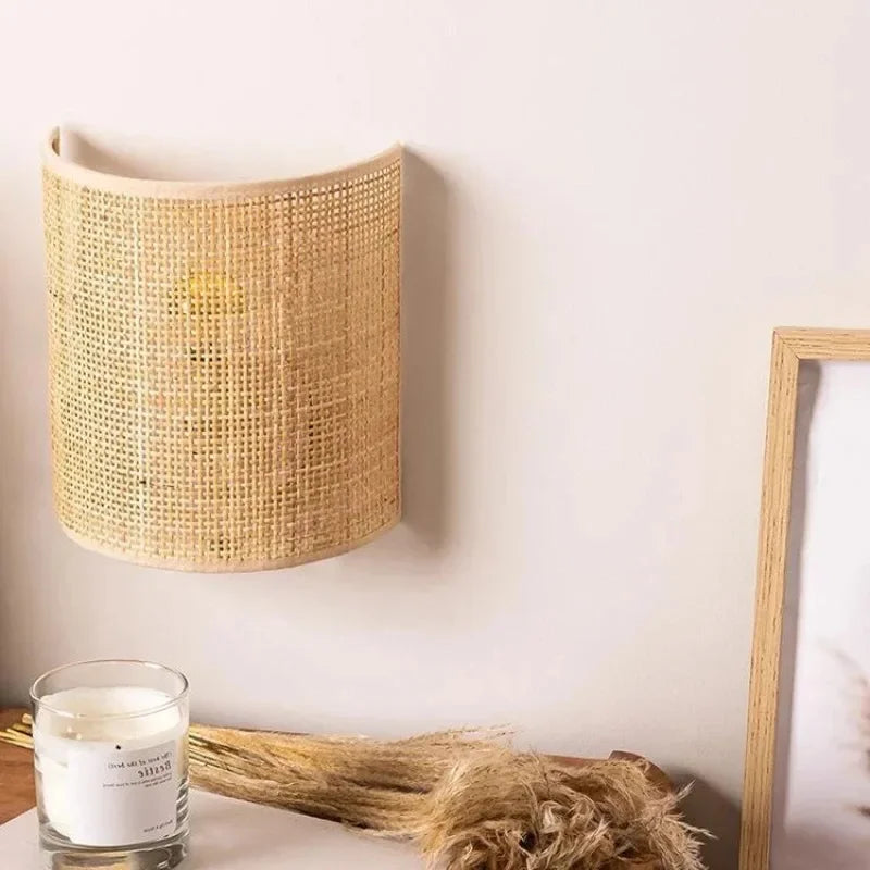 Rattan vegglampe — LED vegglykt stue/soverom