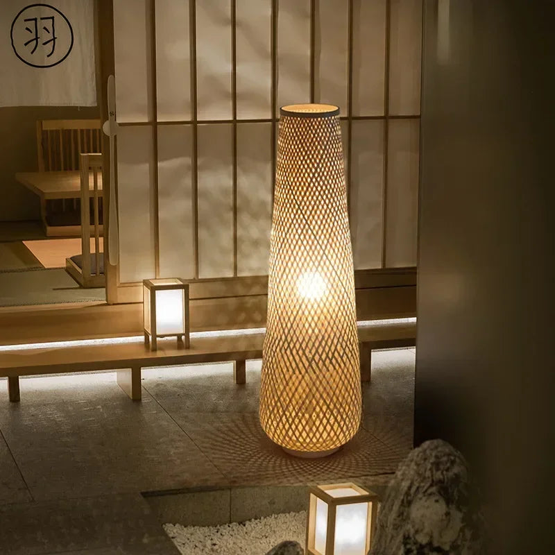 Japansk Wabi-Sabi gulvlampe — Håndvevd bambus, LED (stue/soverom/te-rom)
