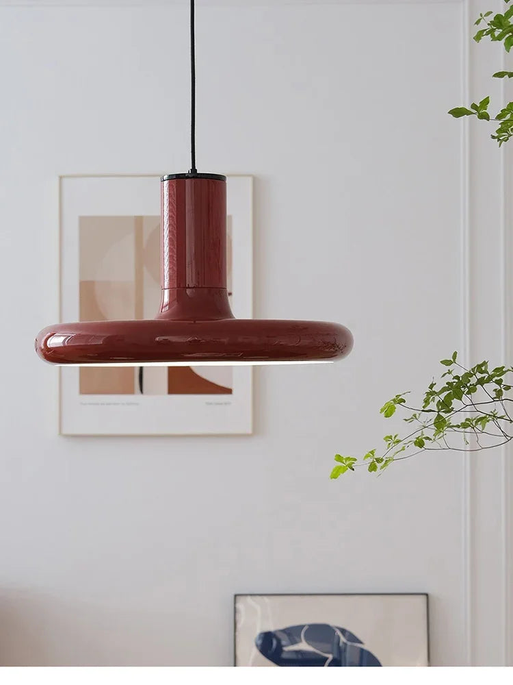 Norsk tittel: Nordisk sirkulær taklampe — Retro rød, stue/spisestue/soverom