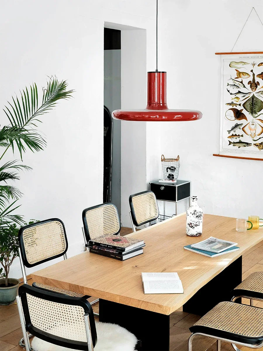 Norsk tittel: Nordisk sirkulær taklampe — Retro rød, stue/spisestue/soverom
