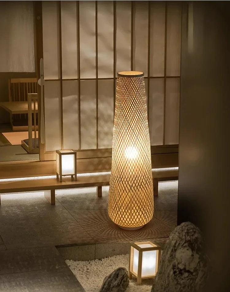 Japansk Wabi-Sabi gulvlampe — Håndvevd bambus, LED (stue/soverom/te-rom)