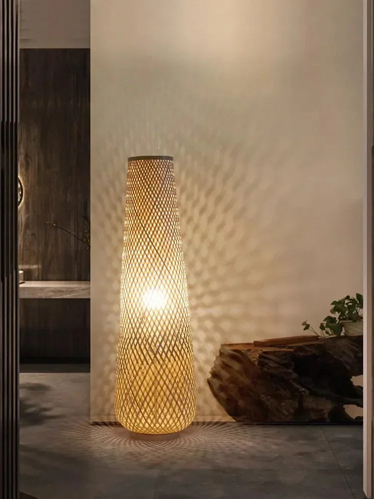 Japansk Wabi-Sabi gulvlampe — Håndvevd bambus, LED (stue/soverom/te-rom)