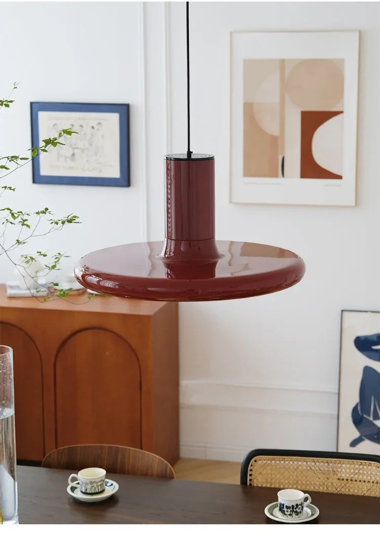 Norsk tittel: Nordisk sirkulær taklampe — Retro rød, stue/spisestue/soverom