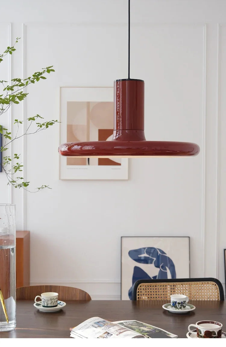 Norsk tittel: Nordisk sirkulær taklampe — Retro rød, stue/spisestue/soverom