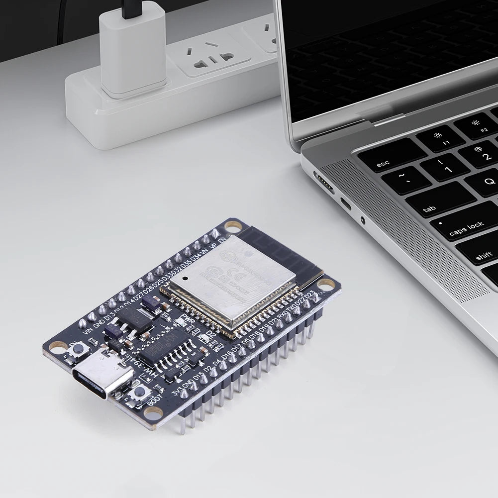 ESP32 Utviklingskort — WiFi & Bluetooth