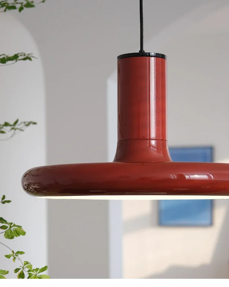 Norsk tittel: Nordisk sirkulær taklampe — Retro rød, stue/spisestue/soverom