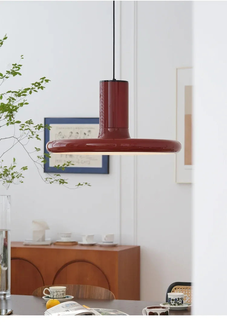 Norsk tittel: Nordisk sirkulær taklampe — Retro rød, stue/spisestue/soverom