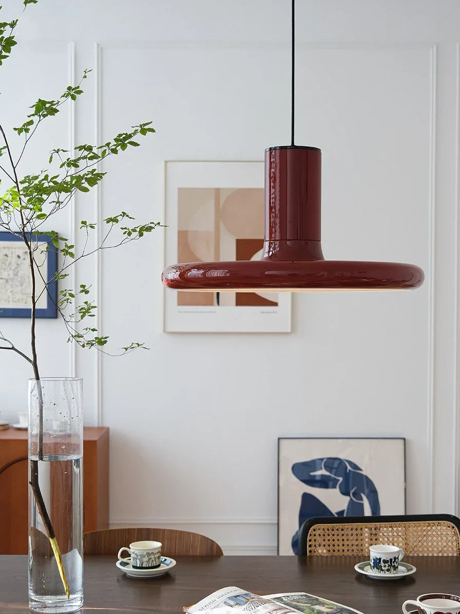 Norsk tittel: Nordisk sirkulær taklampe — Retro rød, stue/spisestue/soverom