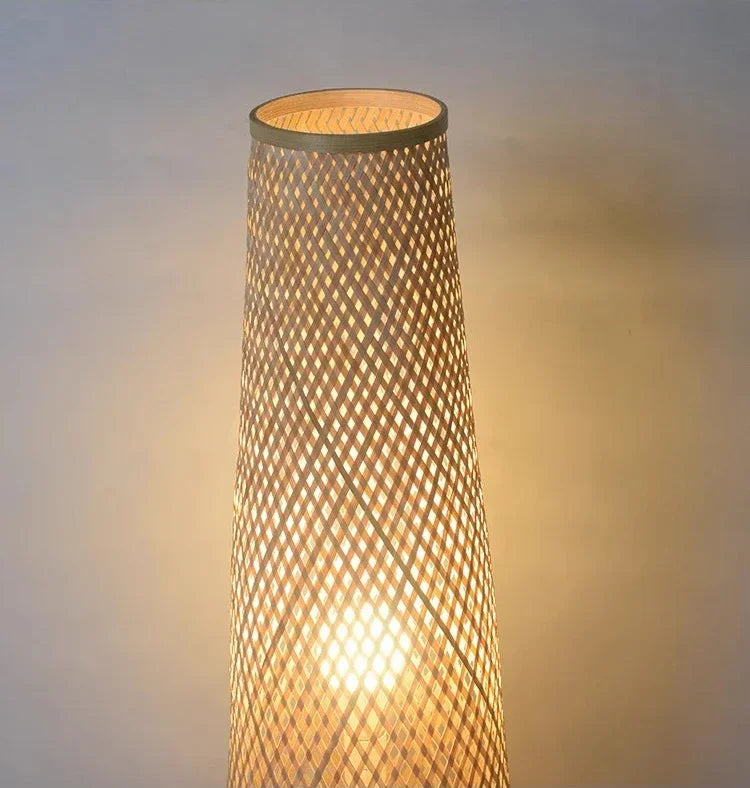 Japansk Wabi-Sabi gulvlampe — Håndvevd bambus, LED (stue/soverom/te-rom)