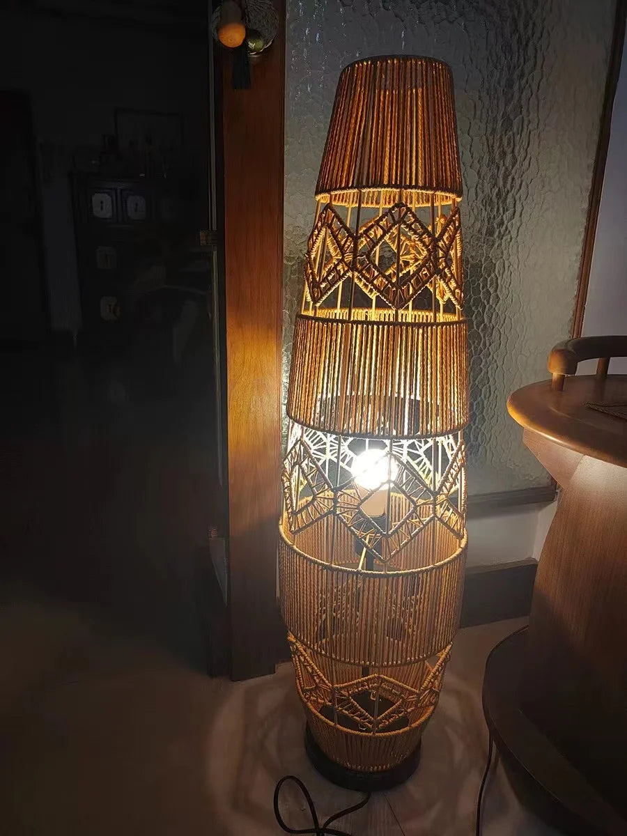 Wabi-Sabi gulvlampe med hampetau — Retro, vertikal (stue/soverom)