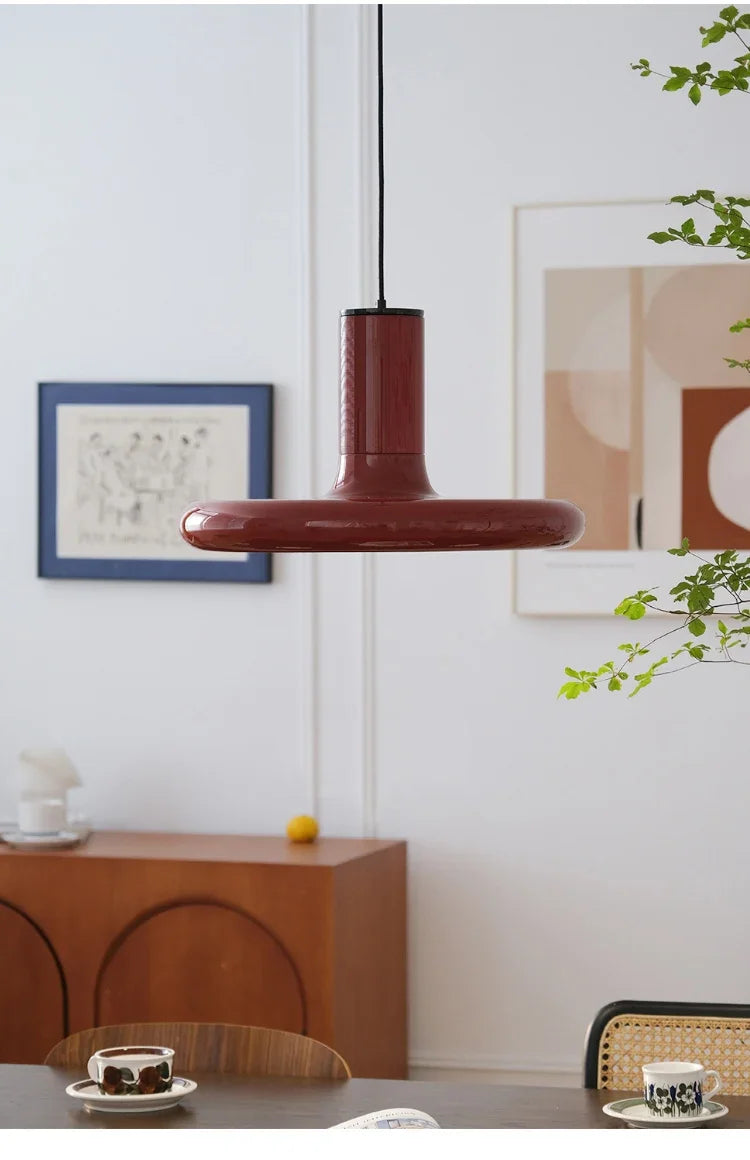 Norsk tittel: Nordisk sirkulær taklampe — Retro rød, stue/spisestue/soverom