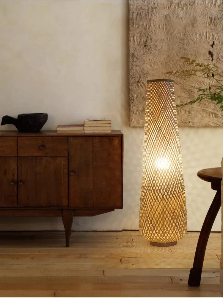 Japansk Wabi-Sabi gulvlampe — Håndvevd bambus, LED (stue/soverom/te-rom)