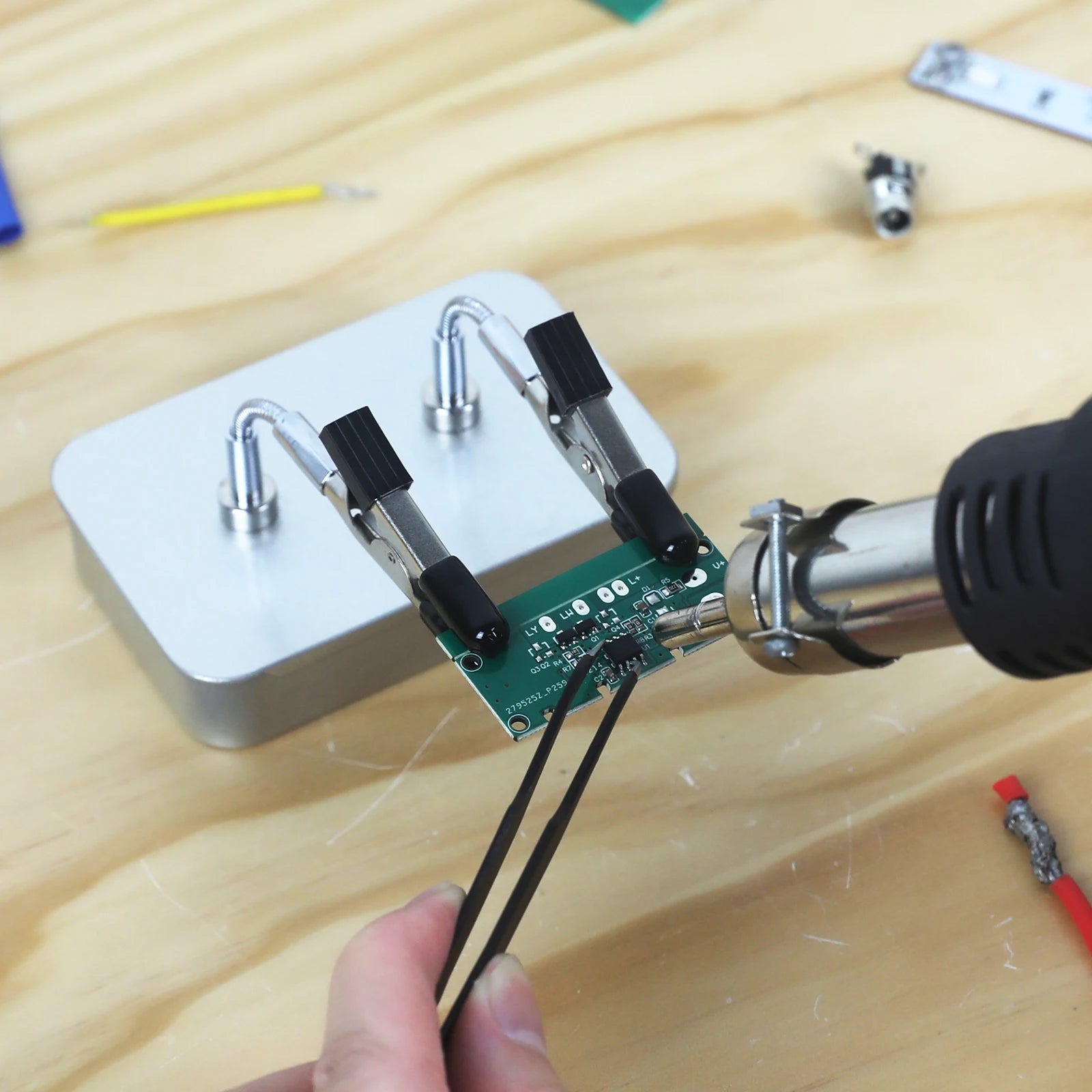 Magnetiske Helping Hands — 4-arm Loddestativ